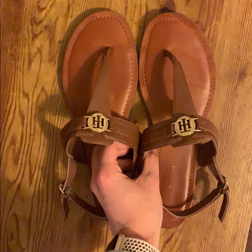 Women’s t strap sandal